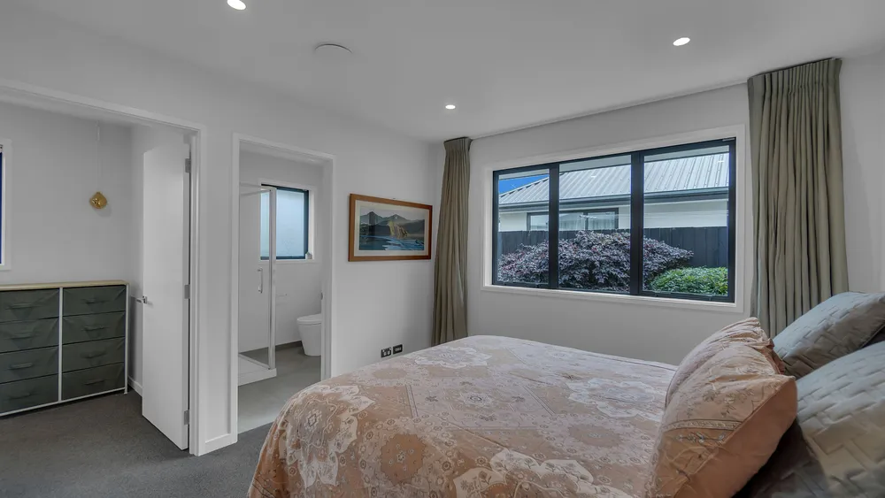 Photos of 36 Robert Duncan Road
