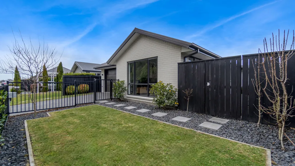 Photos of 36 Robert Duncan Road