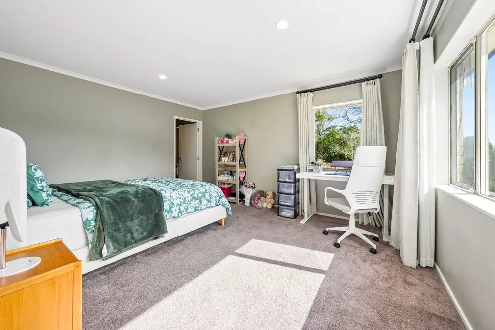 Photos of 12 Oakford Park Crescent
