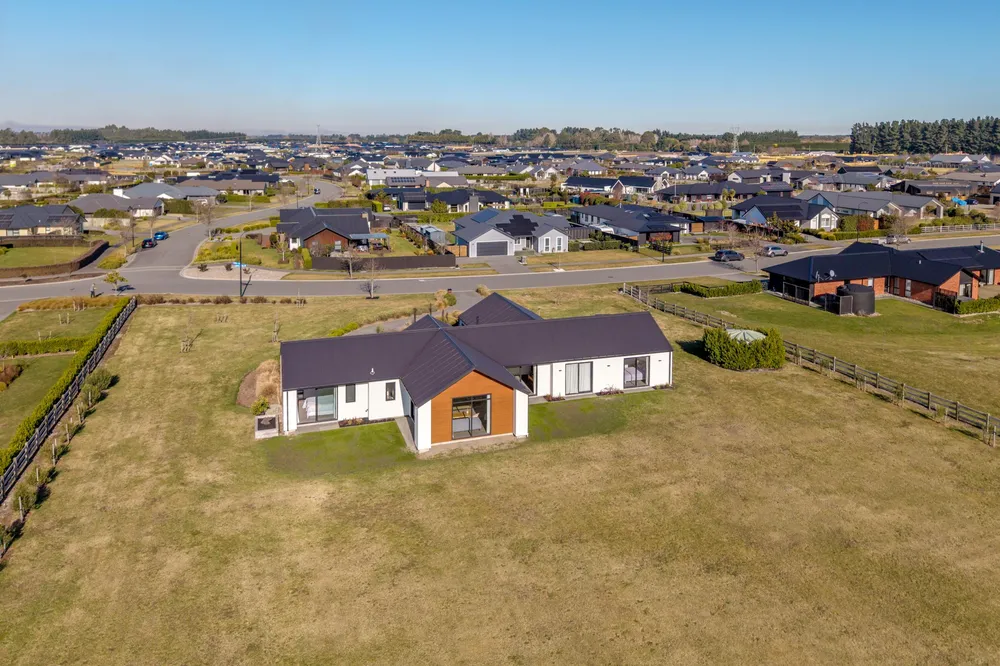 Photos of 37 Silver Peaks Drive