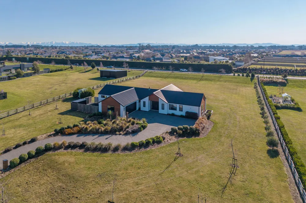Photos of 37 Silver Peaks Drive