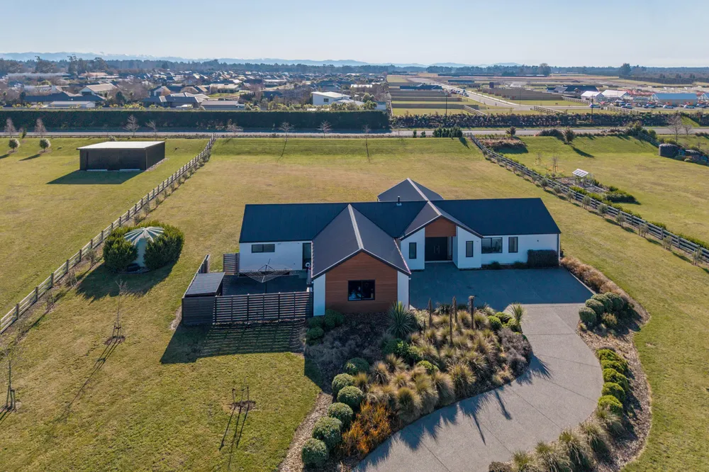Photos of 37 Silver Peaks Drive