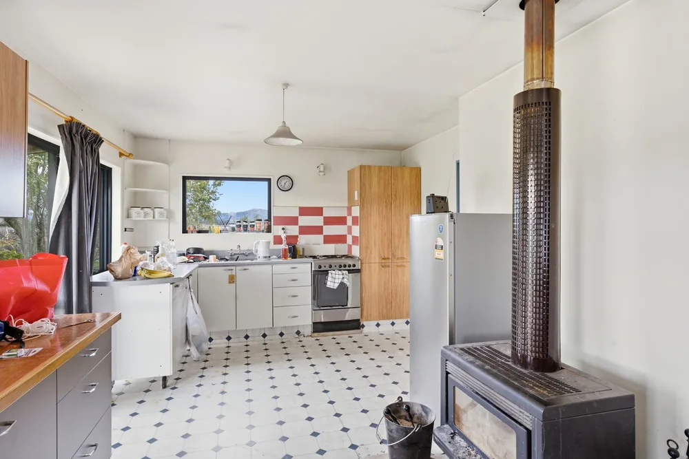 Photos of 303 Munro Road