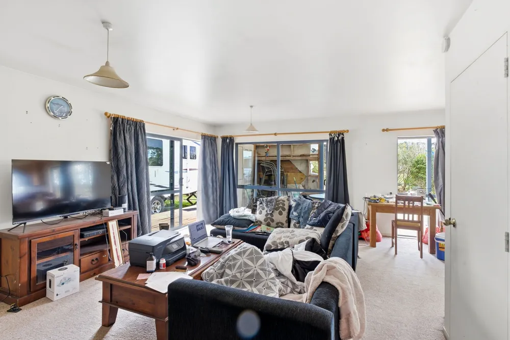 Photos of 303 Munro Road
