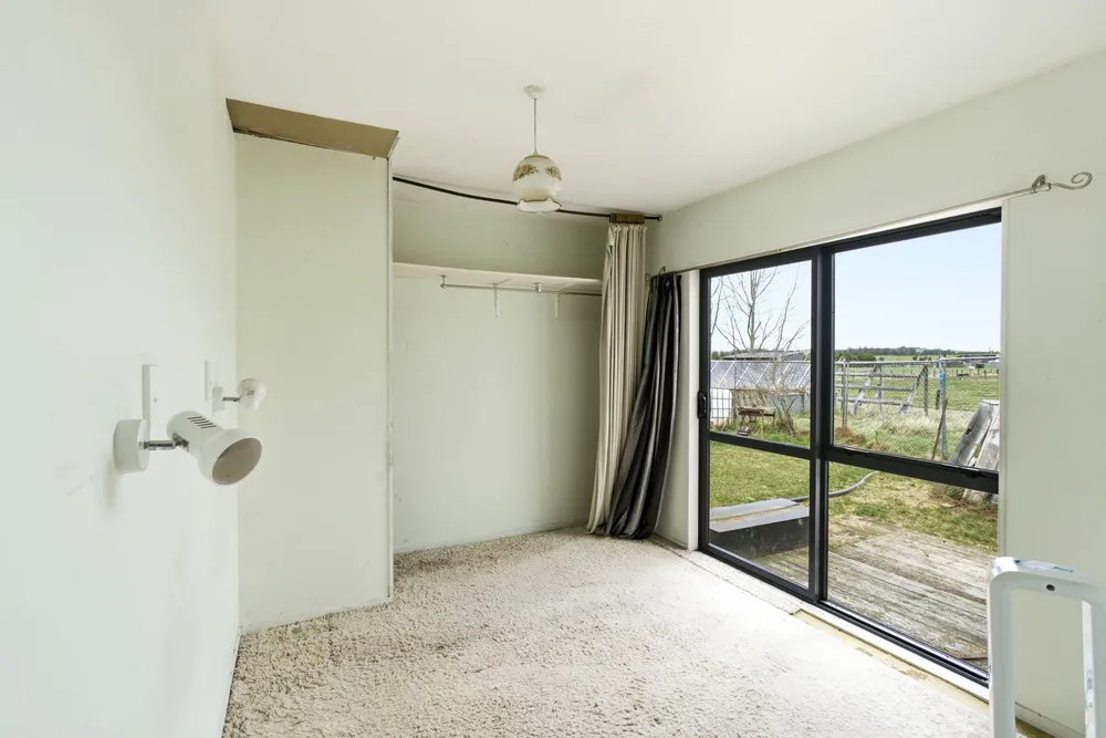Photos of 303 Munro Road
