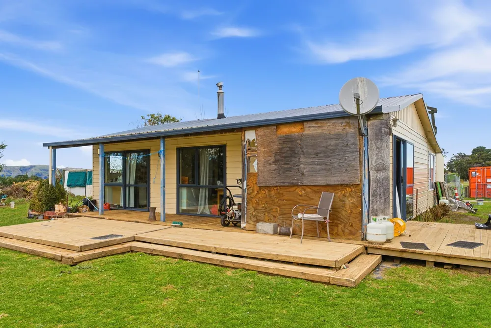 Photos of 303 Munro Road