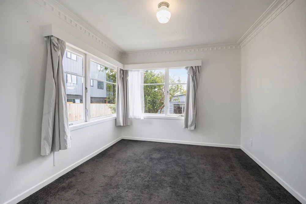 Photos of 2131 Great North Road