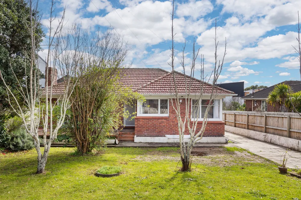 Photos of 2131 Great North Road