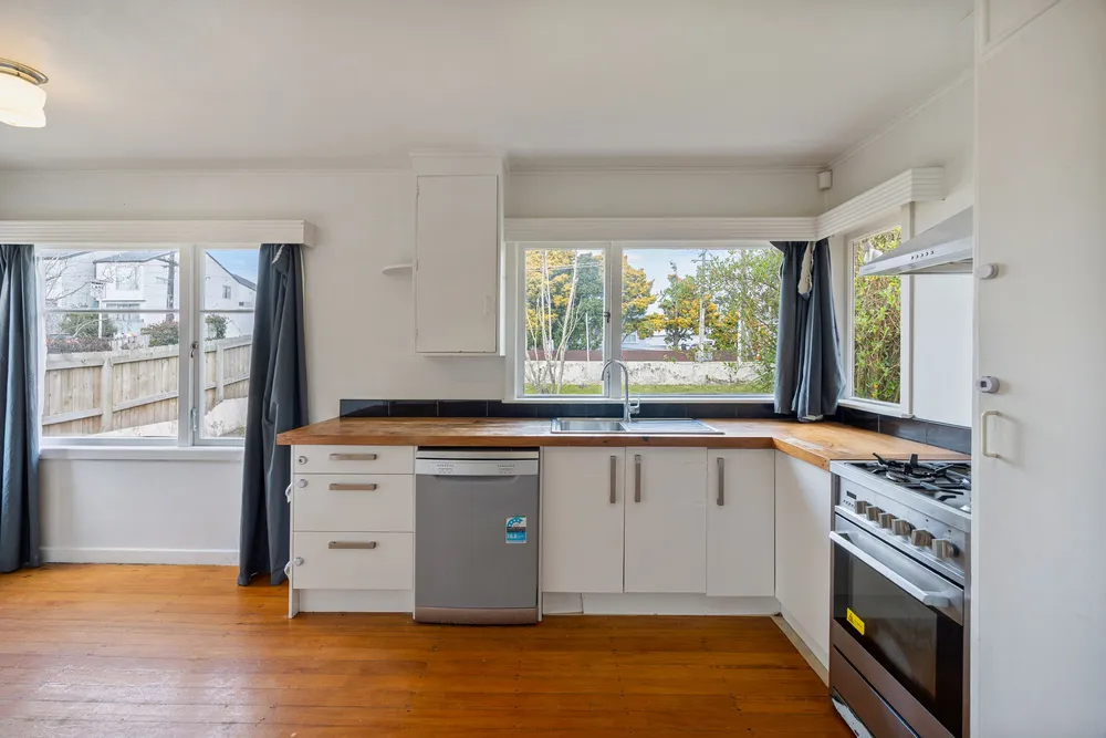 Photos of 2131 Great North Road