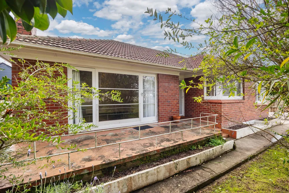 Photos of 2131 Great North Road