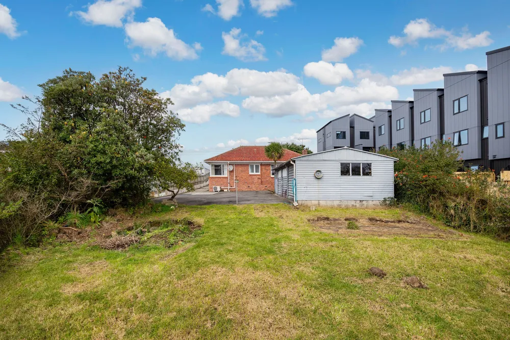 Photos of 2131 Great North Road