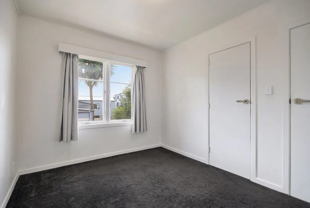 Photos of 2131 Great North Road