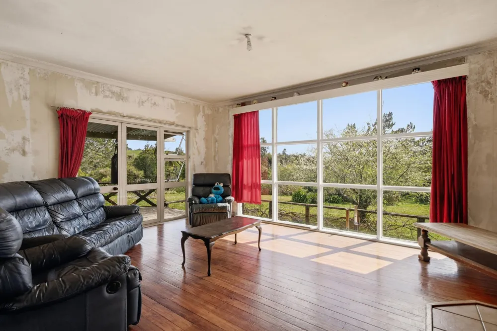 Photos of 736 No 2 Road
