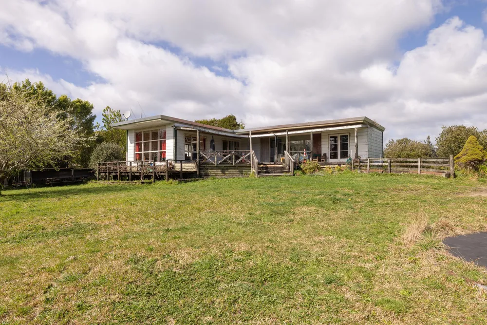 Photos of 736 No 2 Road
