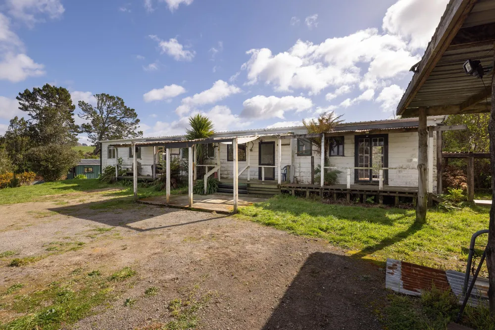 Photos of 736 No 2 Road