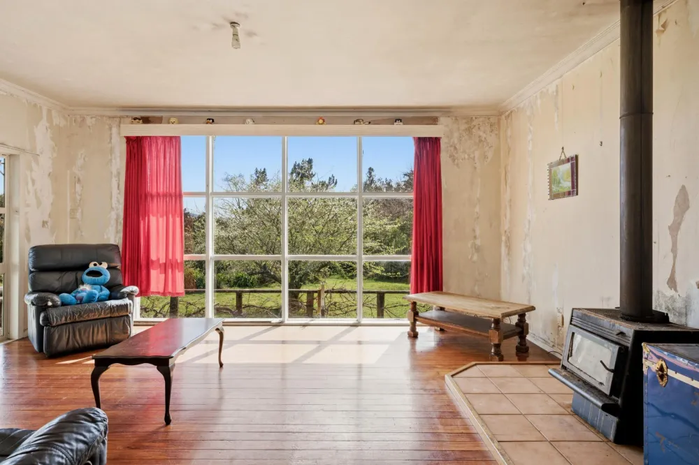 Photos of 736 No 2 Road