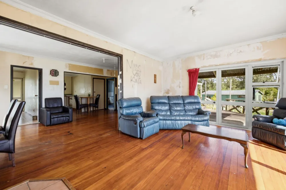Photos of 736 No 2 Road