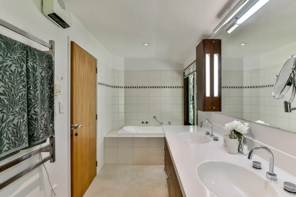 Photos of 632 South Titirangi Road