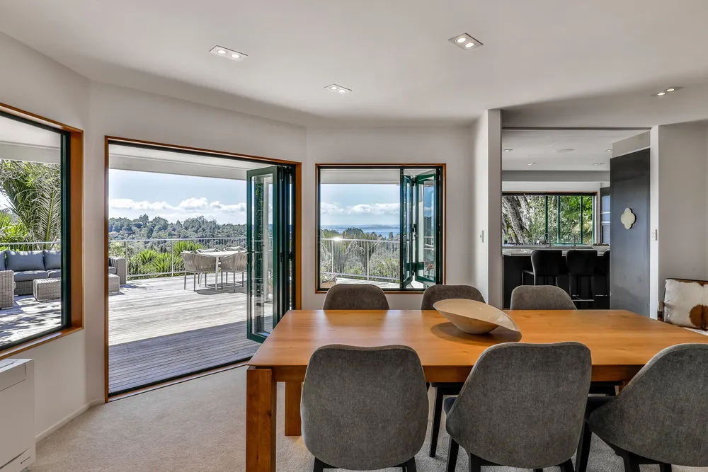Photos of 632 South Titirangi Road