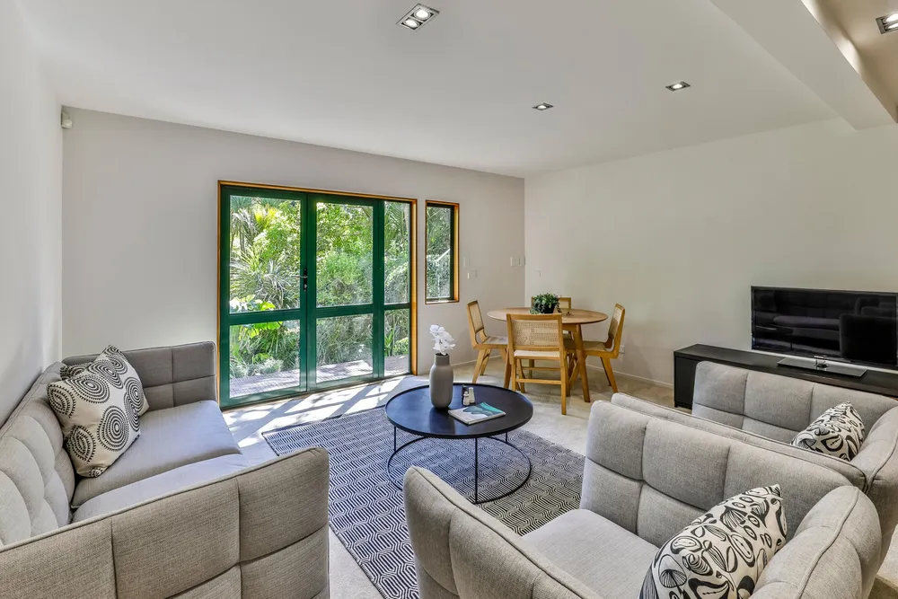 Photos of 632 South Titirangi Road