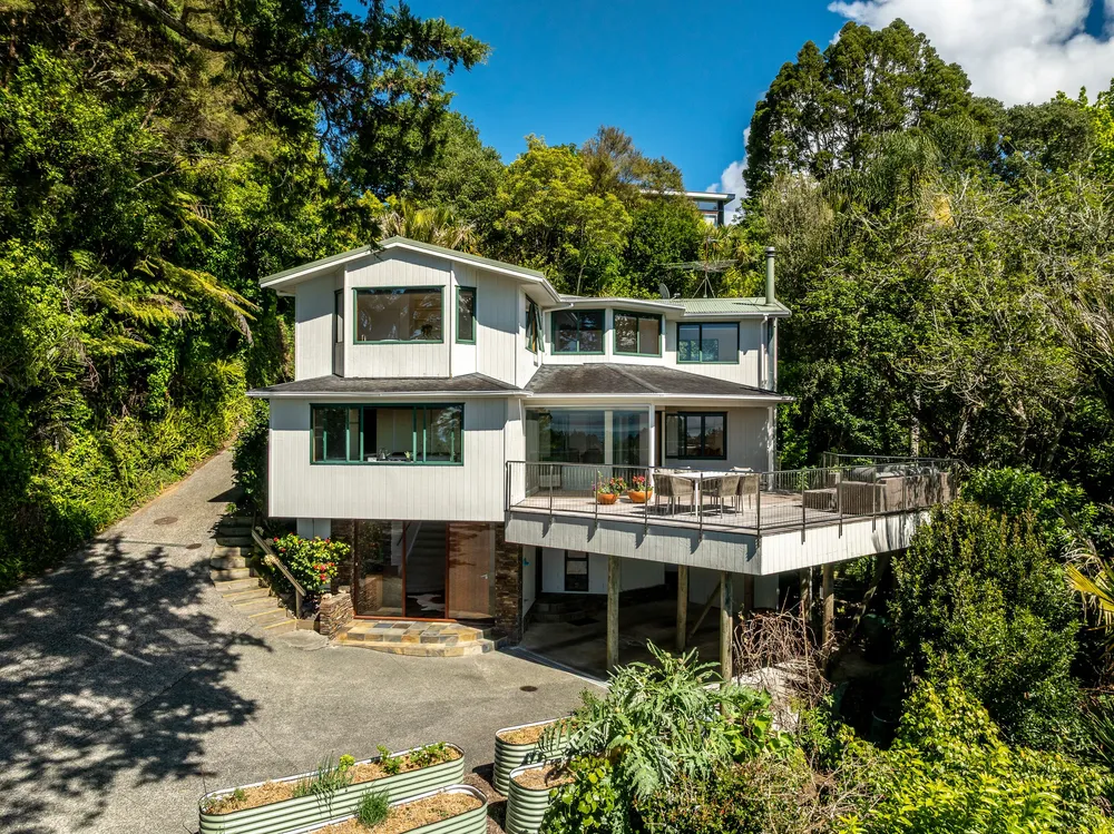 Photos of 632 South Titirangi Road