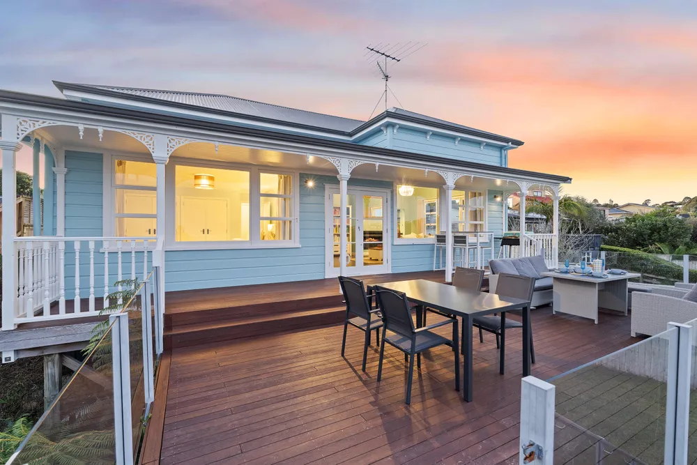 Photos of 1047 Whangaparaoa Road