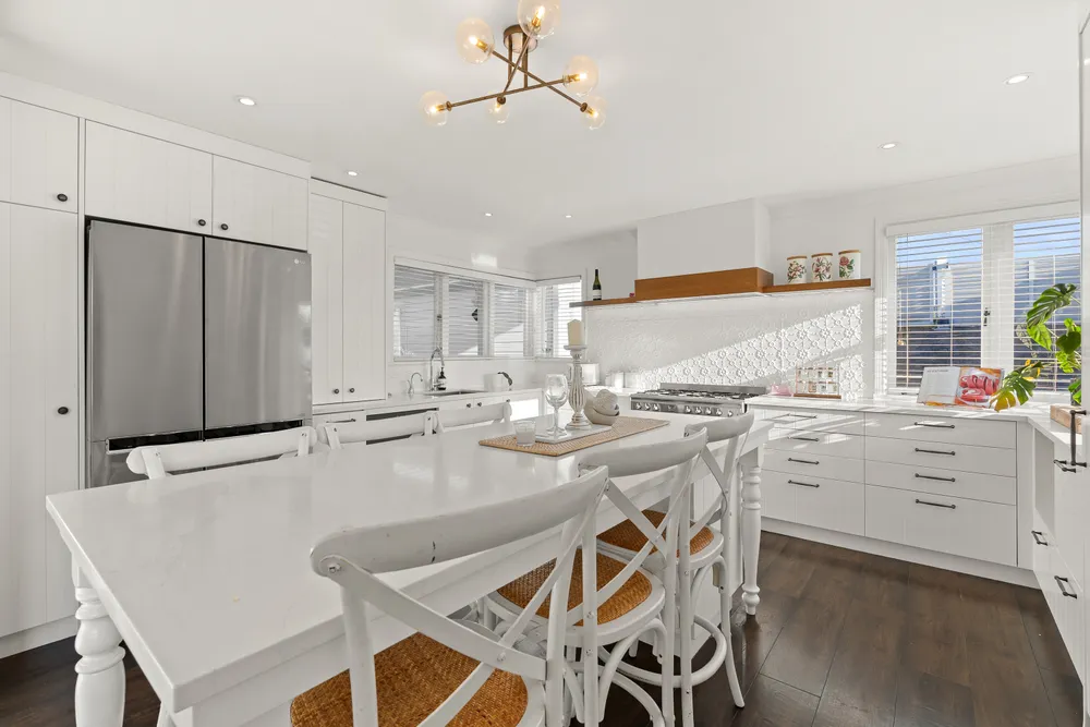 Photos of 1047 Whangaparaoa Road