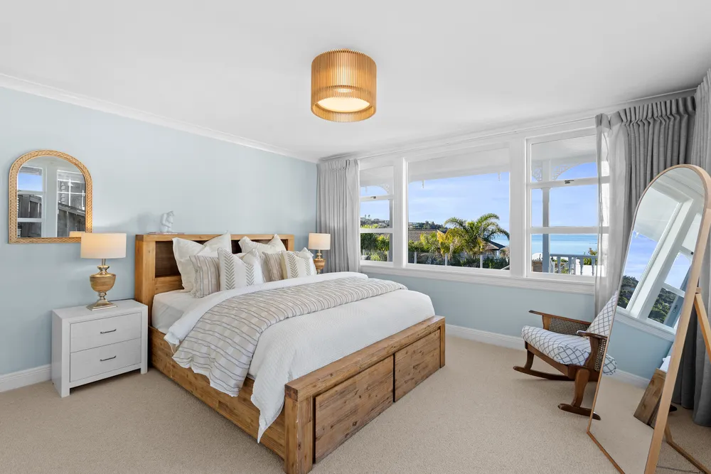 Photos of 1047 Whangaparaoa Road