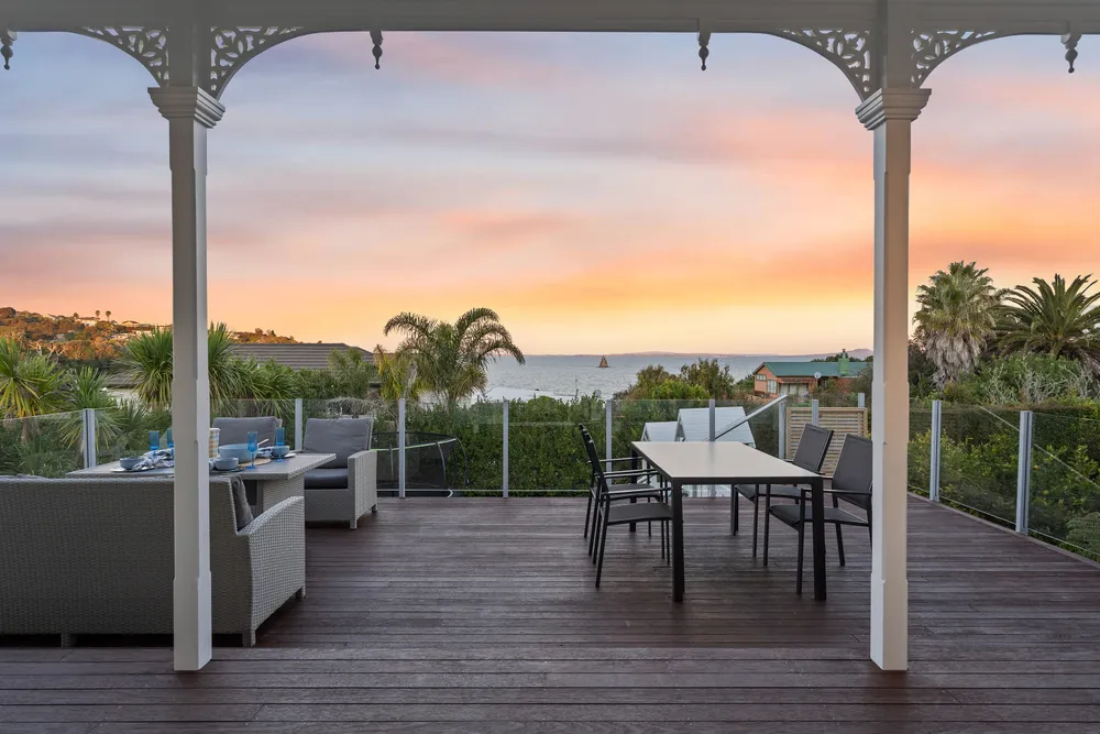 Photos of 1047 Whangaparaoa Road