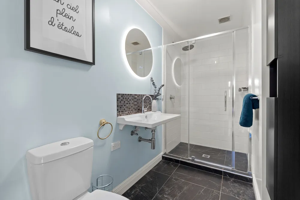 Photos of 1047 Whangaparaoa Road