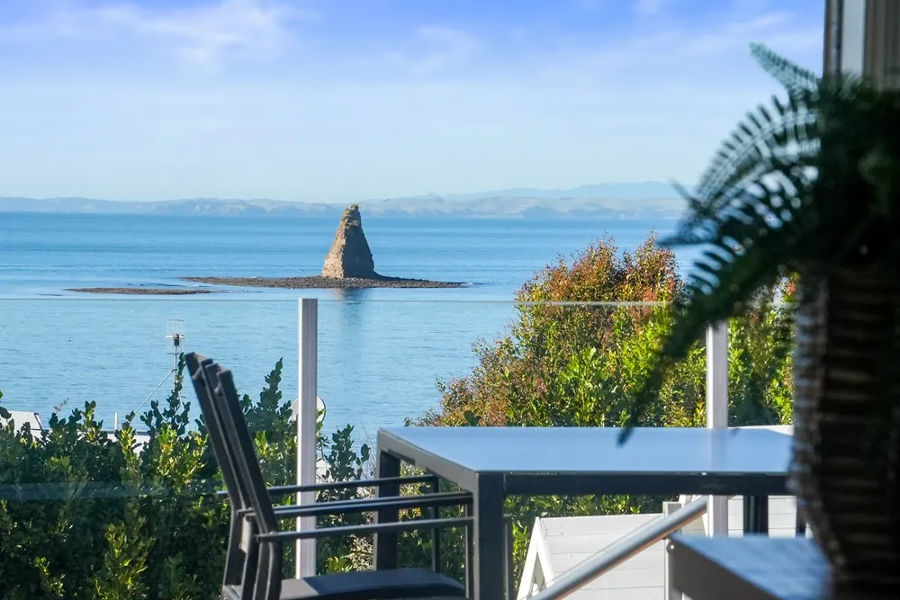 Photos of 1047 Whangaparaoa Road