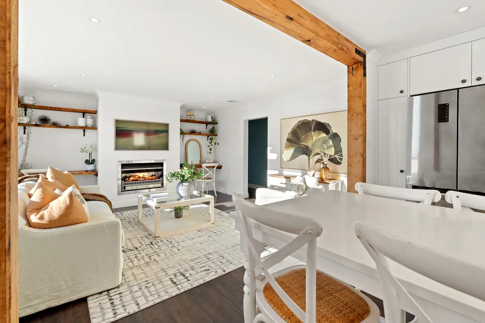 Photos of 1047 Whangaparaoa Road