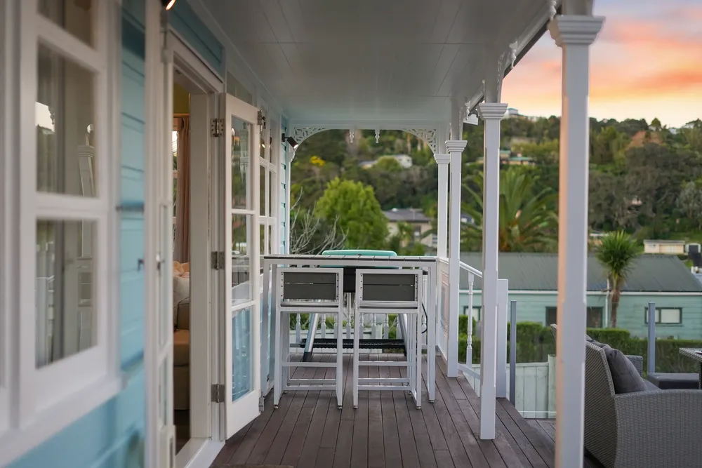 Photos of 1047 Whangaparaoa Road