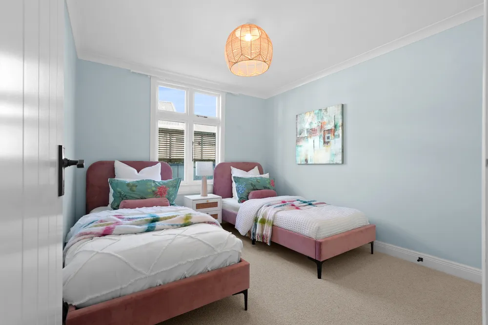 Photos of 1047 Whangaparaoa Road