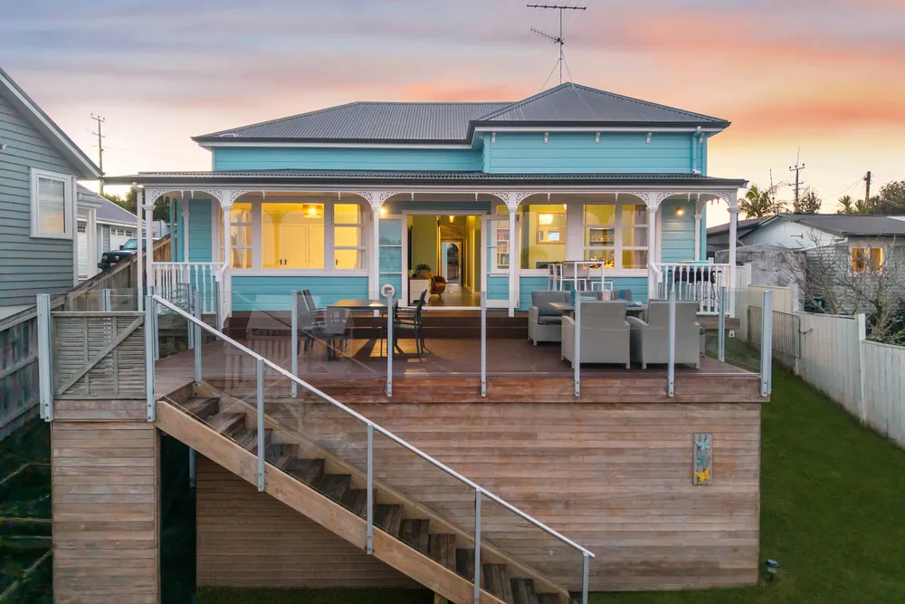 Photos of 1047 Whangaparaoa Road