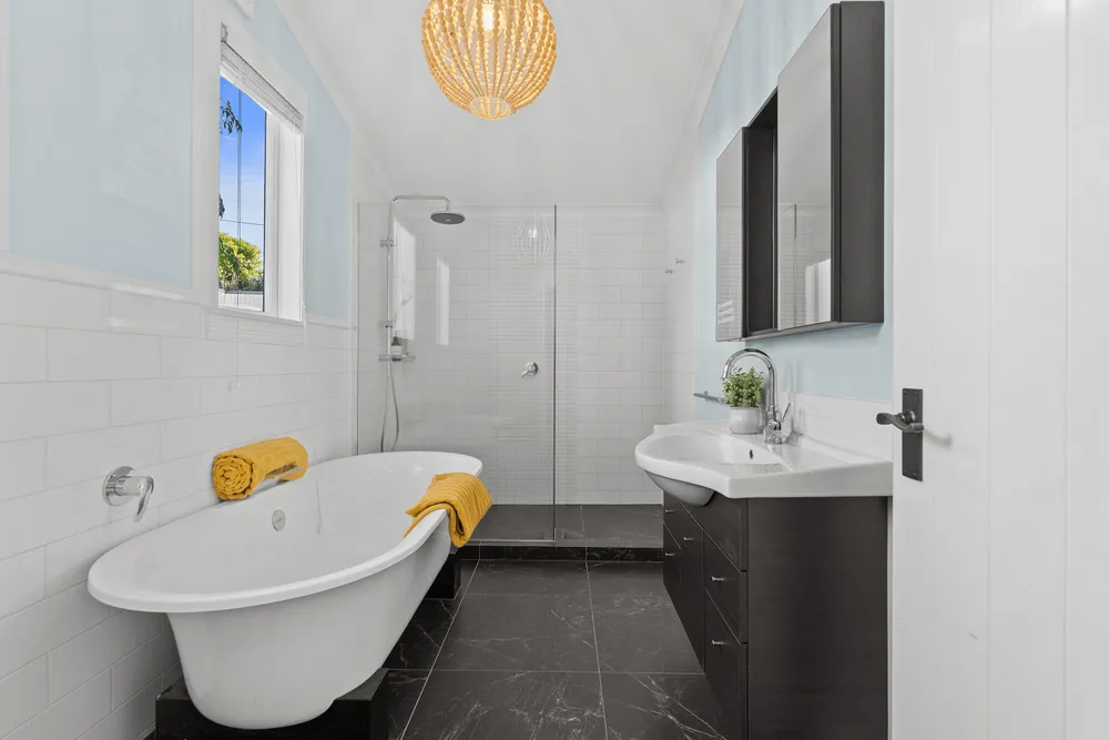 Photos of 1047 Whangaparaoa Road