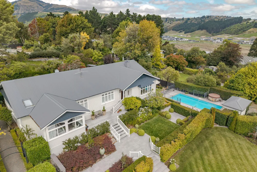 Photos of 7 Lowick Avenue