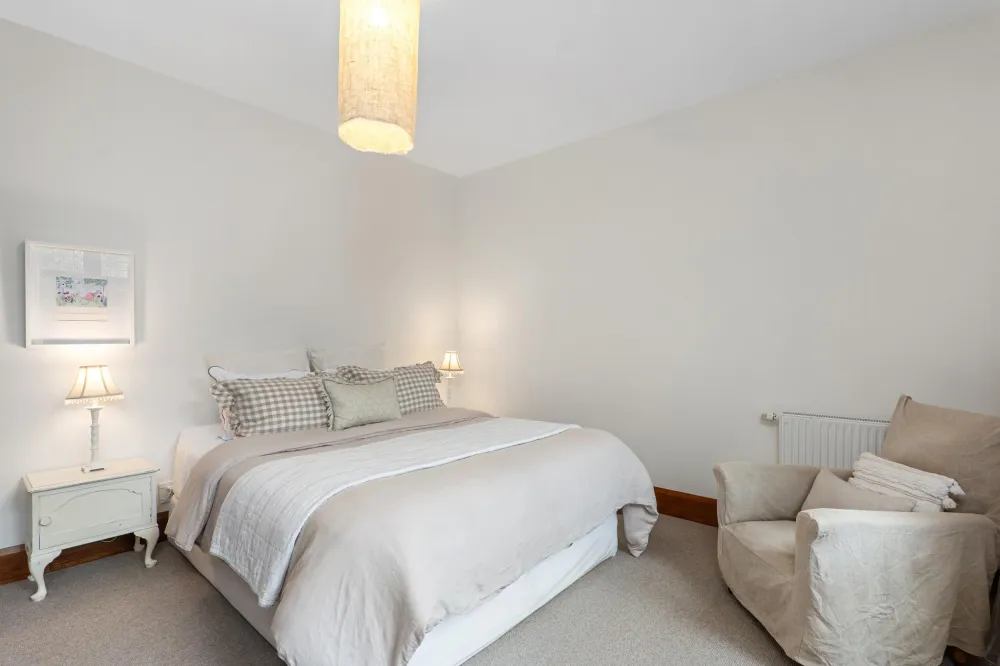 Photos of 7 Lowick Avenue