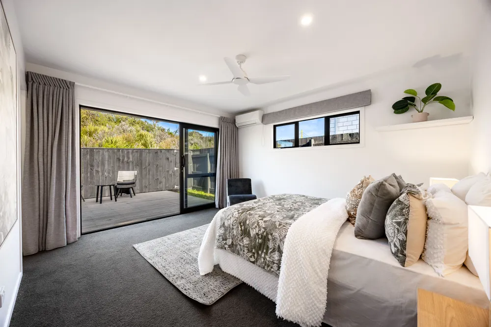 Photos of 33 Makete Crescent