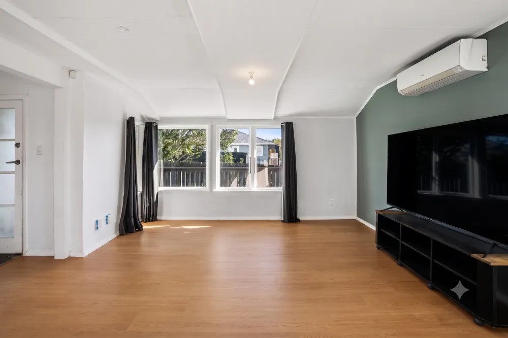 Photos of 74A Kayes Road