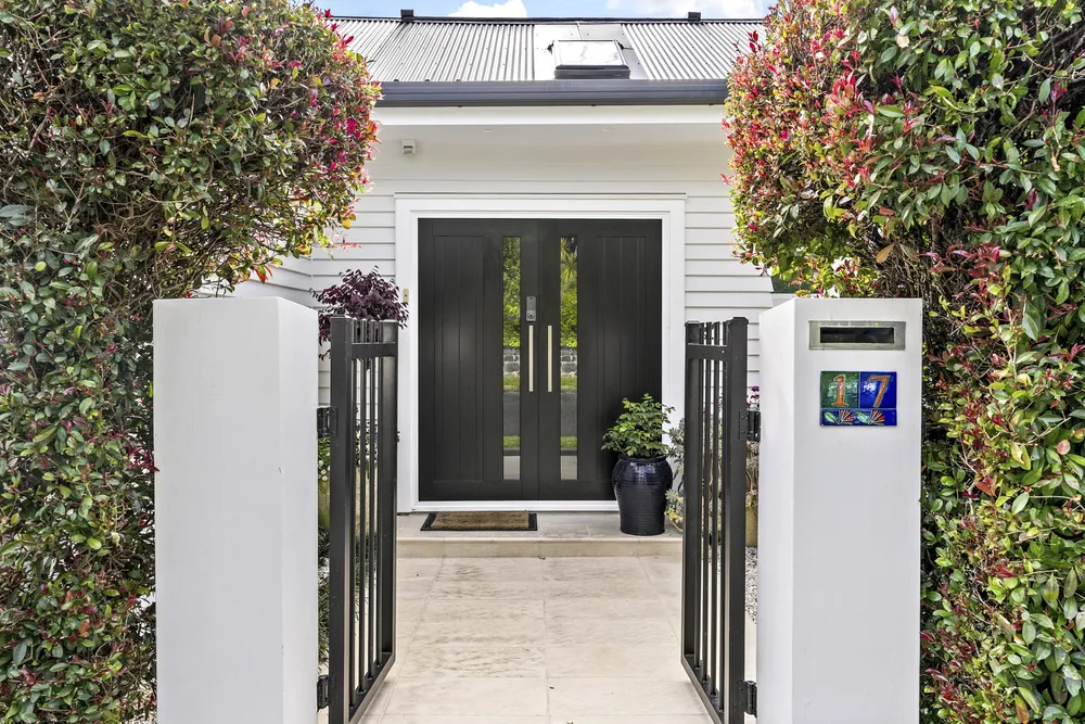 Photos of 17 Papahia Street