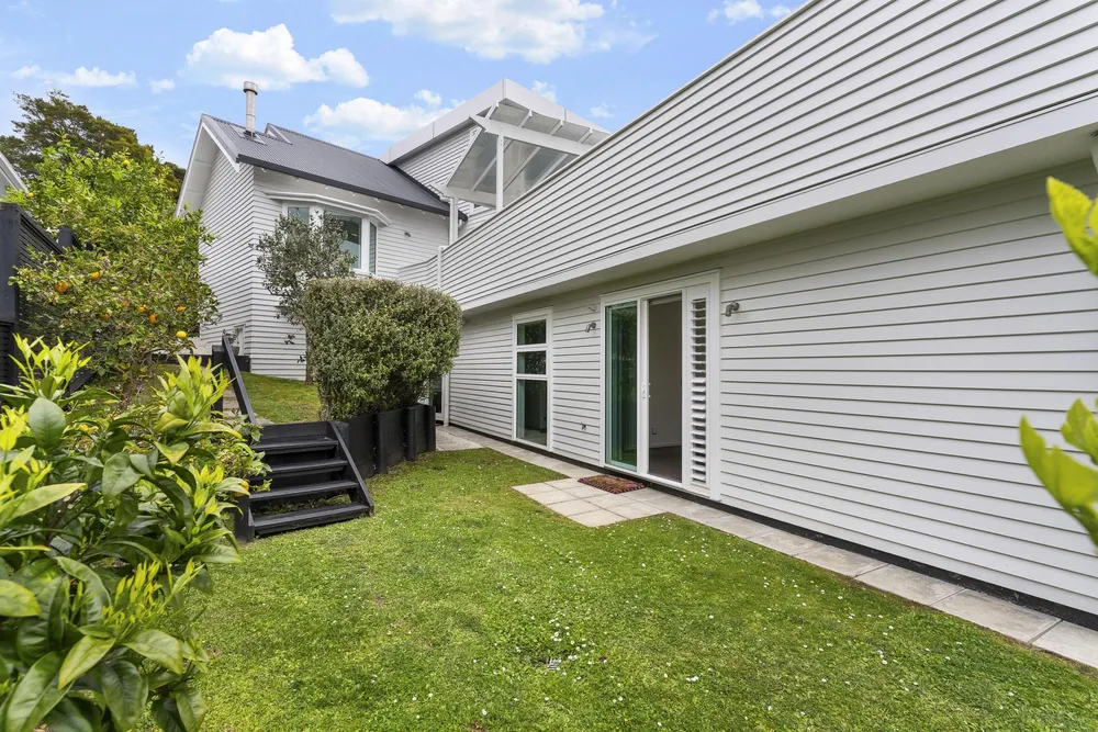 Photos of 17 Papahia Street