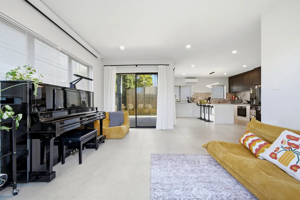 Photos of 84b Francis Street