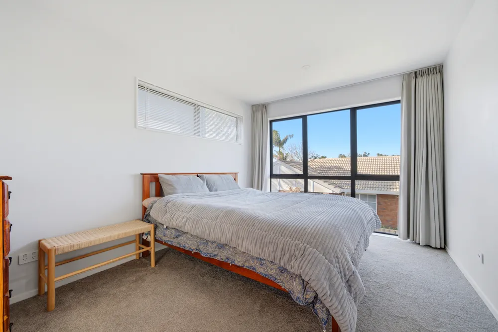 Photos of 84b Francis Street