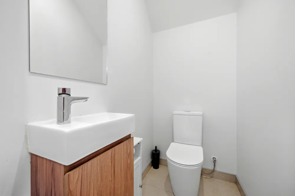 Photos of 84b Francis Street