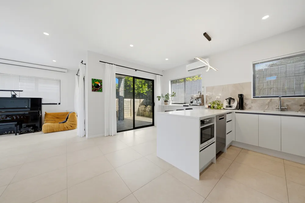 Photos of 84b Francis Street