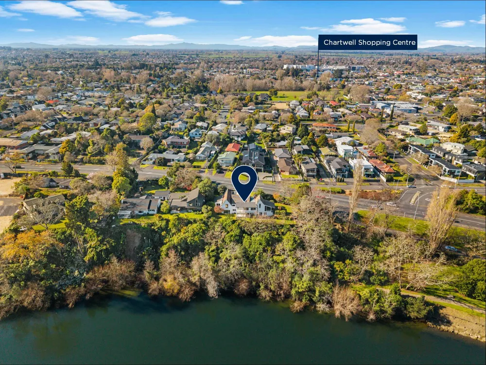 Photos of 913 River Road