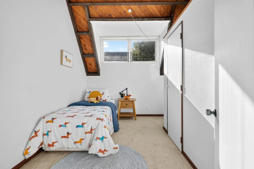 Photos of 913 River Road