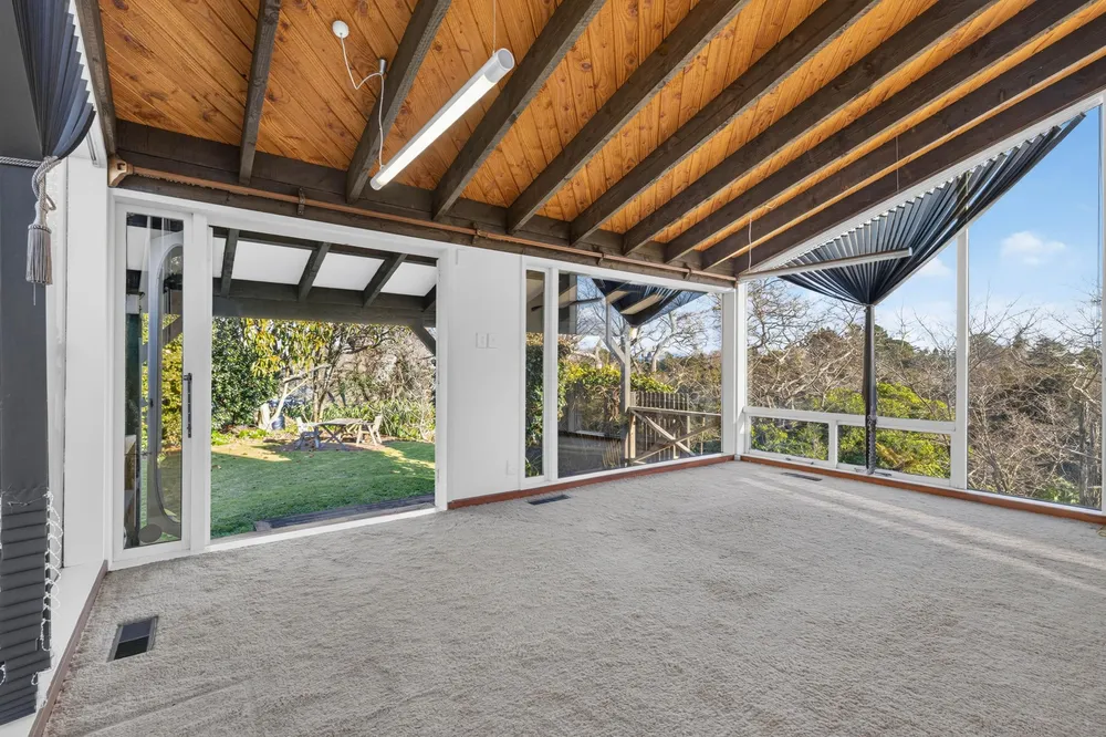 Photos of 913 River Road