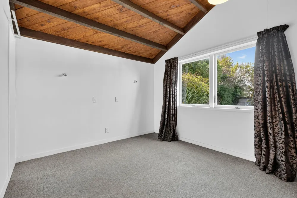 Photos of 913 River Road
